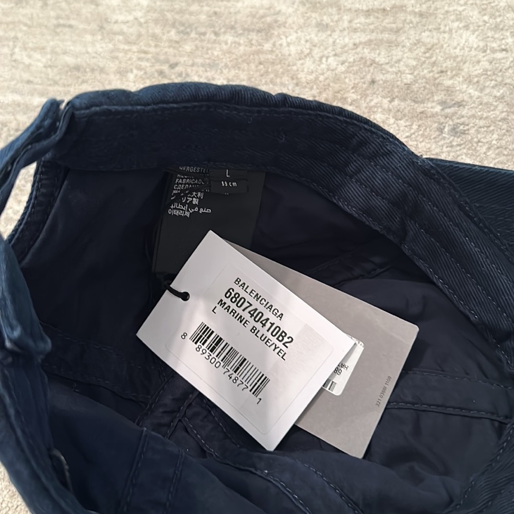 BALENCIAGA HAT - Picture 2 of 7